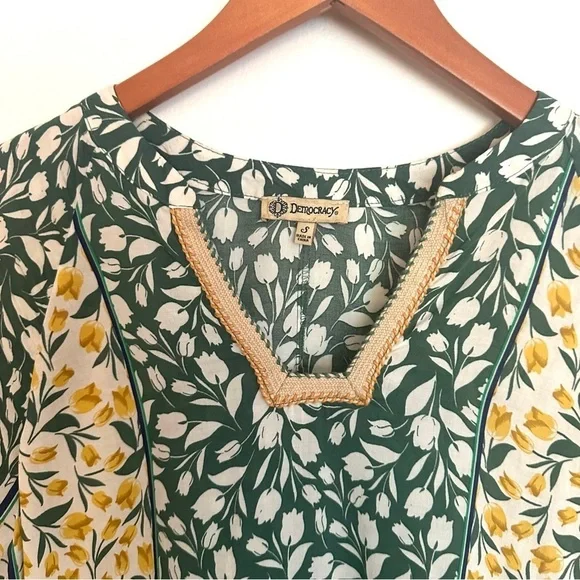 Democracy Floral Short Sleeve Split Hem Top Size Small - Picture 4 of 14